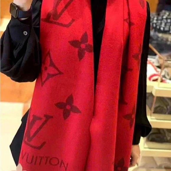 Authentic Louis Vuitton Red Cashmere Scarf with Fringe - Picture 4 of 6